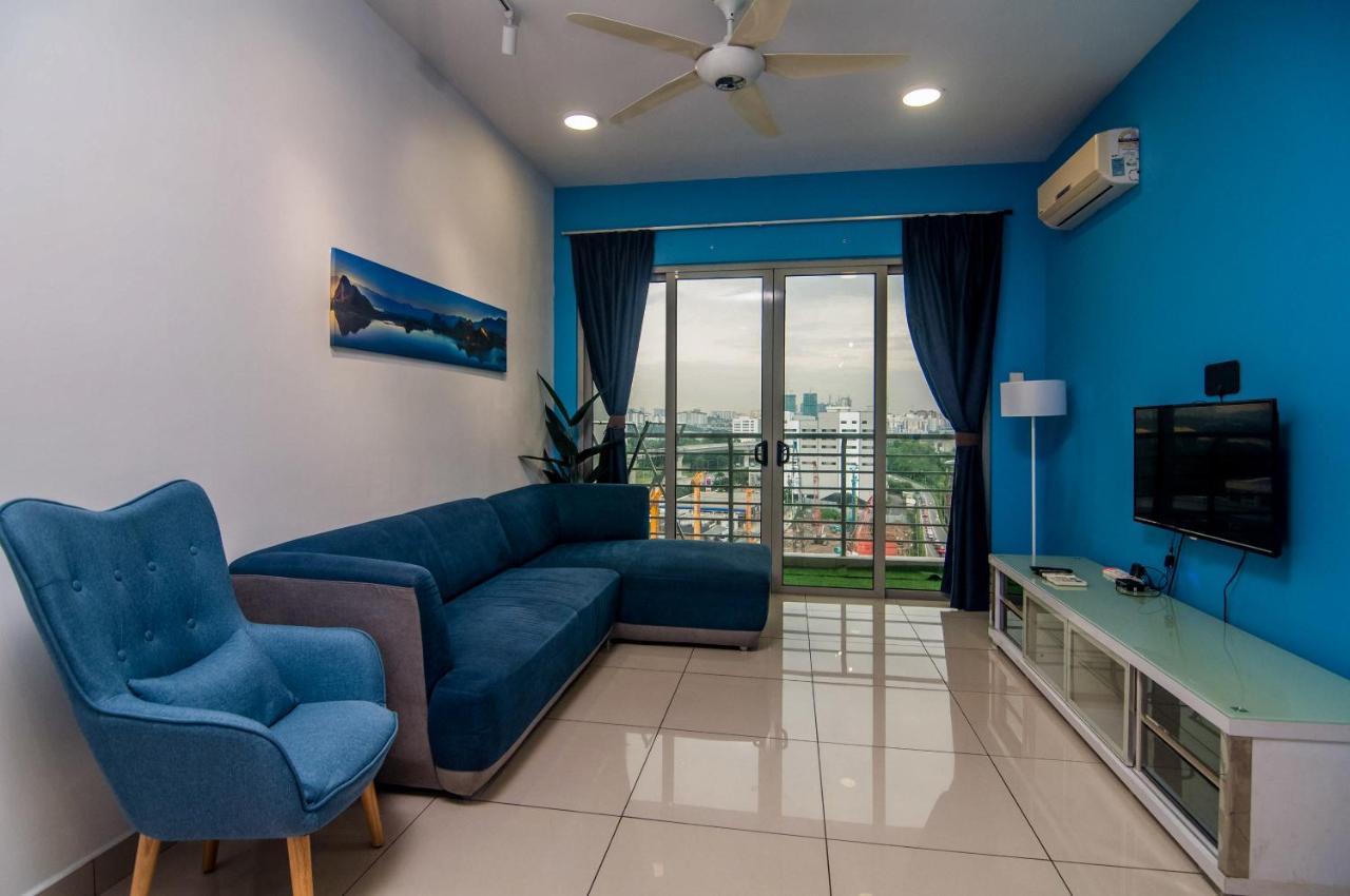 Flora Residence One South By Idealhub Seri Kembangan Exterior photo